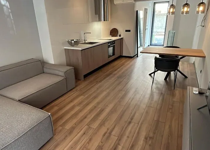 Amber Home - Brand New Luxury 1 Bedroom Apartment Located In The Very City Center