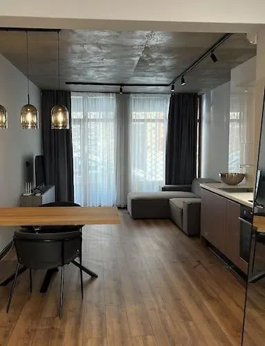 Amber Home - Brand New Luxury 1 Bedroom Apartment Located In The Very City Center