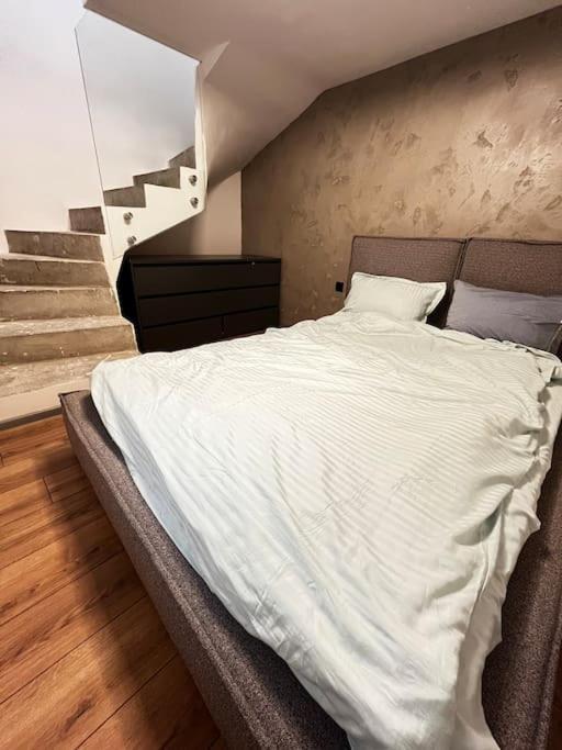 Amber - Brand New Luxury 1 Bedroom Located In The Very Center Варна
